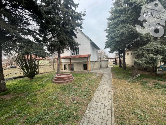 Eladó családi ház, Kecskeméten 26.999 M Ft, 1 szobás