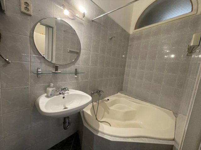 Eladó téglalakás, Budapesten, VII. kerületben, Akácfa utcában