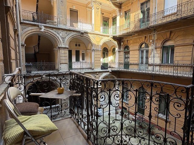 Eladó téglalakás, Budapesten, VI. kerületben, Podmaniczky utcában