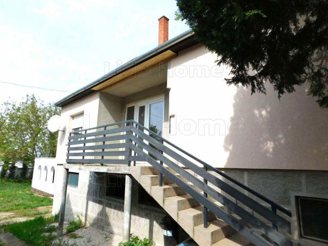 Eladó családi ház, Zamárdiban 89.9 M Ft, 8 szobás