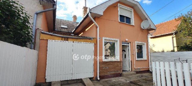 Eladó sorház, Hajdúszoboszlón 50 M Ft, 2+2 szobás