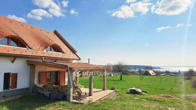 Eladó nyaraló, Balatonalmádiban 321 M Ft, 3+1 szobás