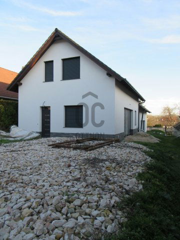 Eladó ikerház, Százhalombattán 105 M Ft, 5 szobás