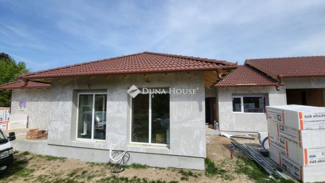 Eladó ikerház, Érden 119.9 M Ft, 4 szobás / költözzbe.hu