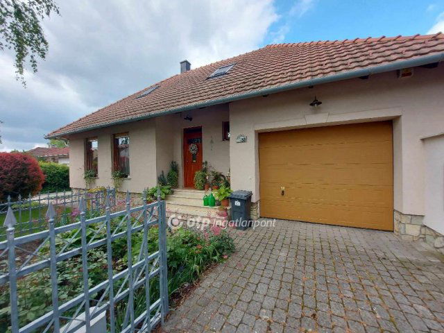 Eladó családi ház, Szajkon 98 M Ft, 2+2 szobás