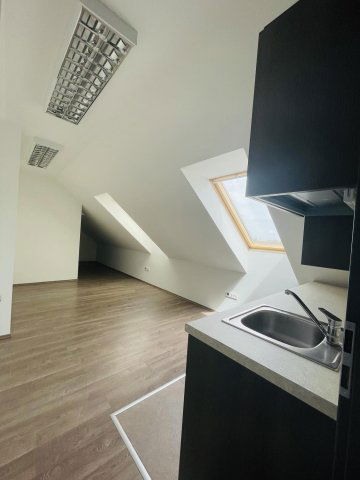 Kiadó iroda, Győrött, Szent Imre úton 58 E Ft / hó