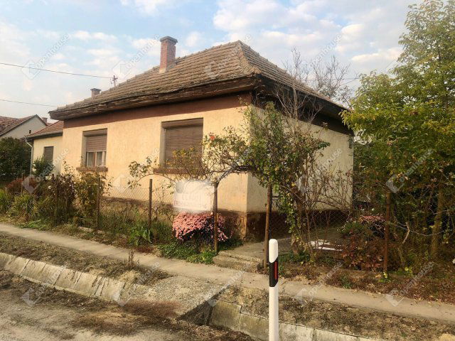 Eladó családi ház, Bucsután 11.9 M Ft, 1 szobás