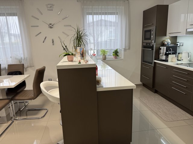 Eladó téglalakás, Vámosszabadin 140 M Ft, 4 szobás