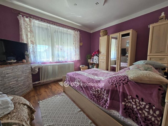 Eladó családi ház, Pénzesgyőrön 83.9 M Ft, 5+1 szobás