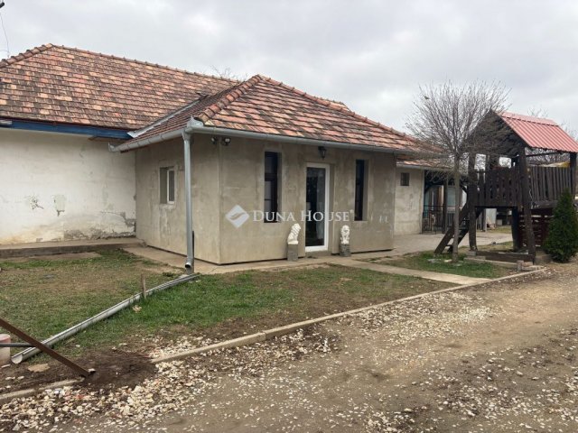 Eladó családi ház, Enyingen 39 M Ft, 4 szobás