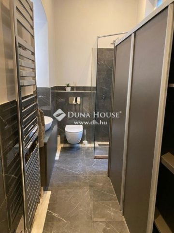 Eladó téglalakás, Budapesten, VI. kerületben 327.25 M Ft