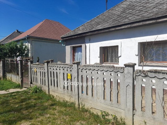 Eladó családi ház, Ajakon 9.5 M Ft, 2 szobás