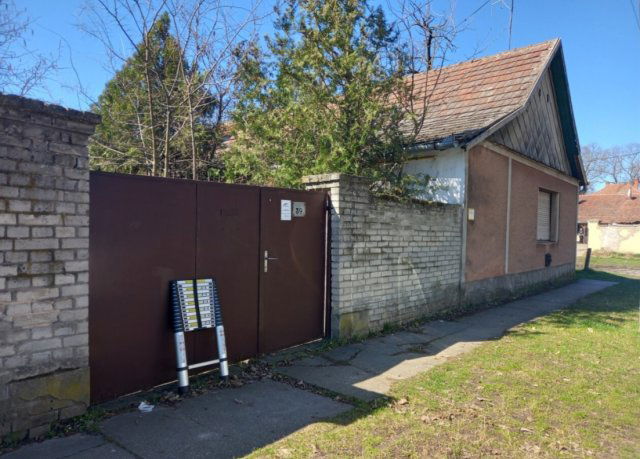 Eladó családi ház, Kiskunhalason 3.4 M Ft, 1+1 szobás