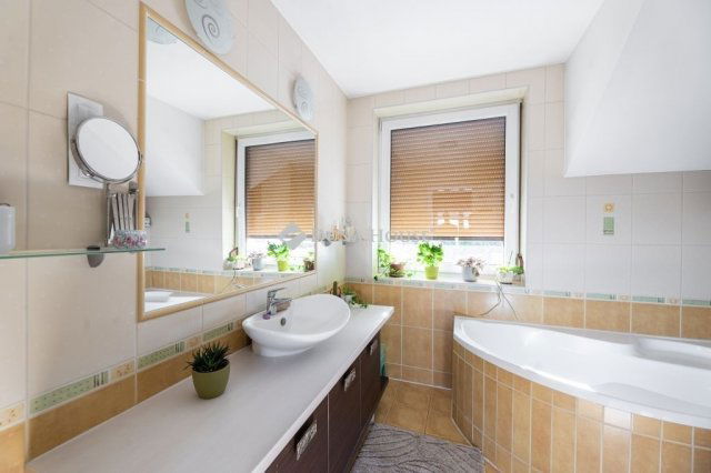 Eladó családi ház, Kecskeméten 175 M Ft, 7 szobás