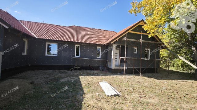 Eladó ikerház, Csobánkán 114 M Ft, 4 szobás