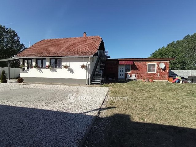 Eladó családi ház, Jászfényszarun 63 M Ft, 4 szobás