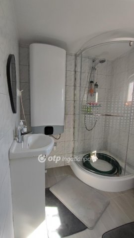 Eladó családi ház, Kisfaludon 34.8 M Ft, 2 szobás