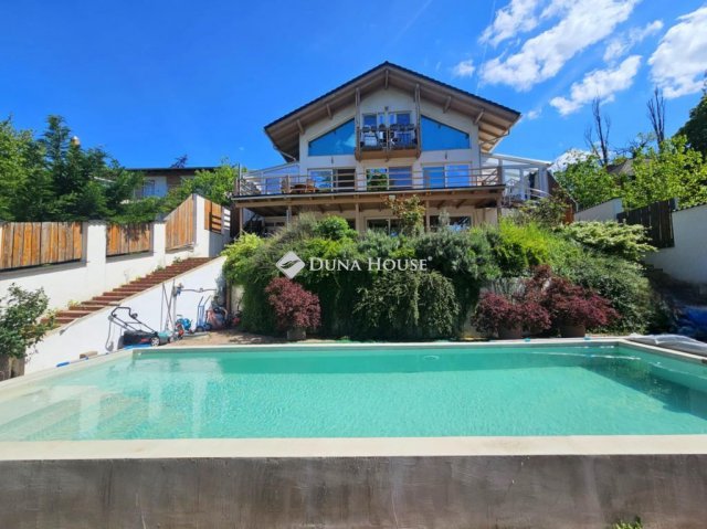 Eladó családi ház, Taksonyon 290 M Ft, 6 szobás