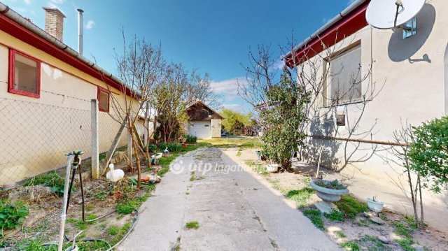 Eladó családi ház, Levelek 38 M Ft, 4 szobás