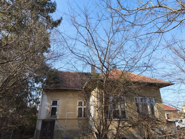 Eladó családi ház, Szolnokon 39.9 M Ft, 3 szobás