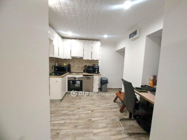 Eladó sorház, Nagykőrösön 35 M Ft, 2 szobás