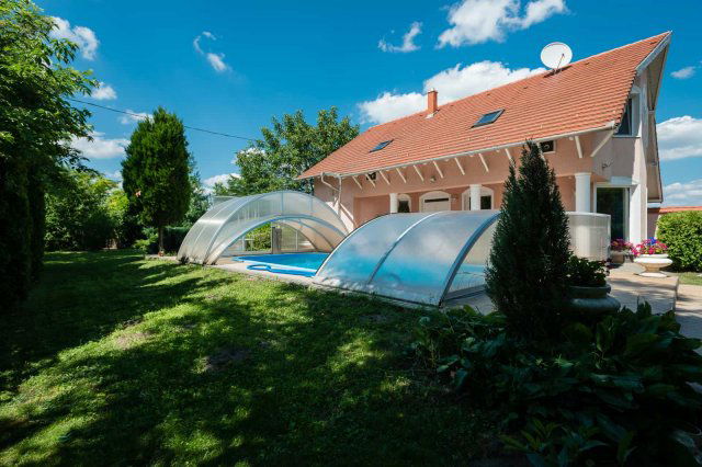 Eladó családi ház, Szatymazon 133 M Ft, 7 szobás