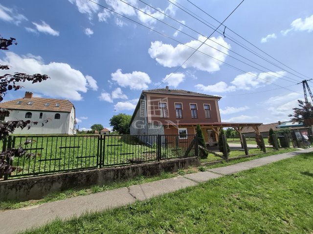 Eladó családi ház, Selyeben 30.5 M Ft, 2 szobás
