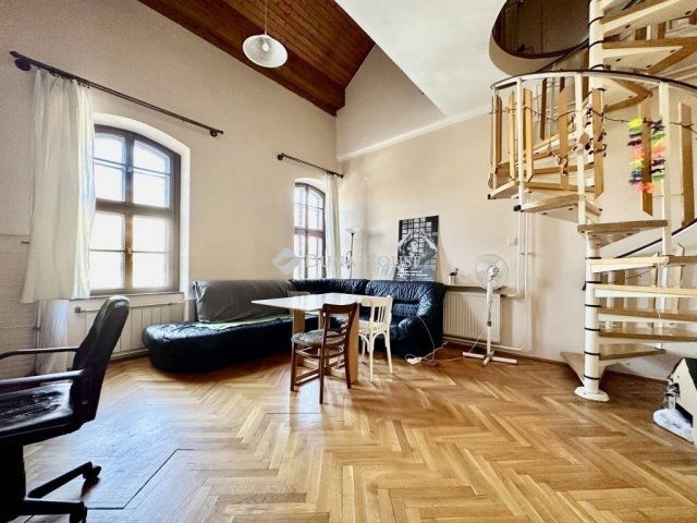 Eladó téglalakás, Pécsett 59 M Ft, 3 szobás