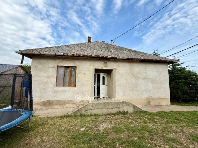 Eladó családi ház, Tiszaújvárosban 33.9 M Ft, 3 szobás