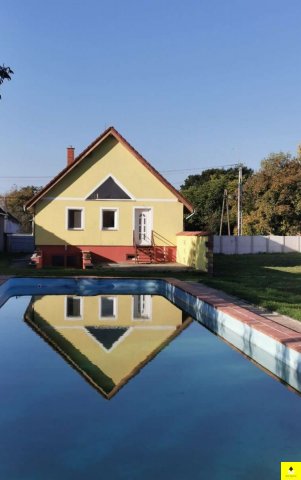 Eladó családi ház, Szakonyon 64.6 M Ft, 5 szobás