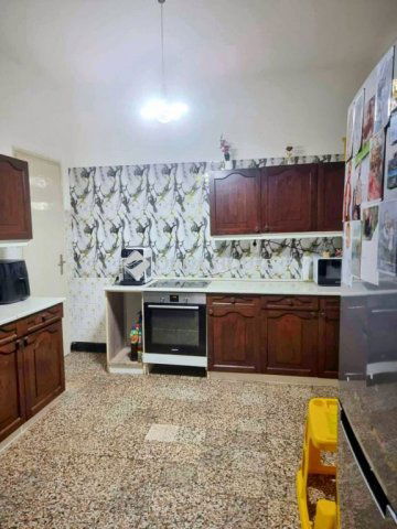 Eladó családi ház, Székesfehérvárott 62.9 M Ft, 2 szobás