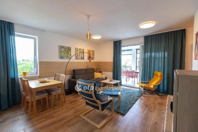 Eladó téglalakás, Balatonkenesén 139.9 M Ft, 3 szobás