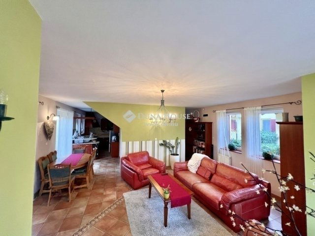 Eladó sorház, Halásztelken 105 M Ft, 4 szobás