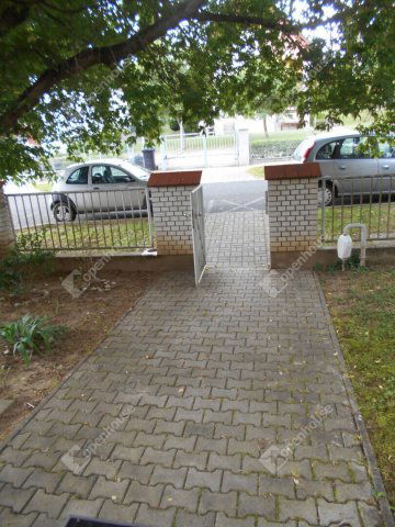 Eladó téglalakás, Hévízen 55 M Ft, 3 szobás