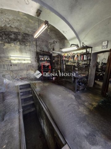 Eladó családi ház, Veszprémben 64.9 M Ft, 2 szobás