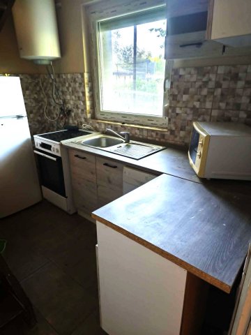 Eladó családi ház, Szolnokon 15 M Ft, 1+2 szobás