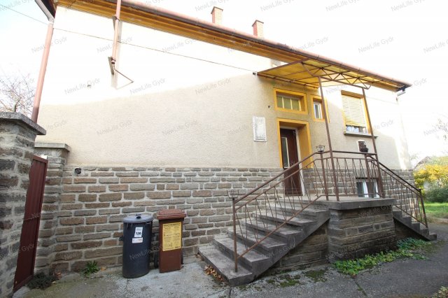 Eladó családi ház, Sárváron 57.9 M Ft, 5 szobás