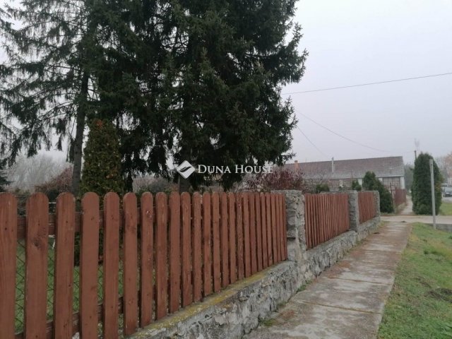 Eladó családi ház, Kistapolcán 16.5 M Ft, 3 szobás