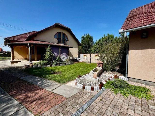 Eladó családi ház, Bólyban 99 M Ft, 5 szobás