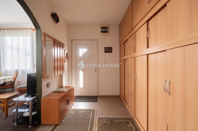Eladó családi ház, Csákváron, Tamási Áron utcában 178 M Ft