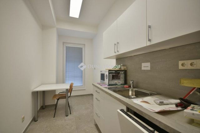 Kiadó ipari ingatlan, Alsónémediben 1700 E Ft / hó