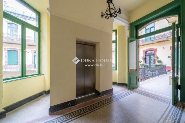 Eladó téglalakás, Budapesten, V. kerületben 199.9 M Ft, 5 szobás