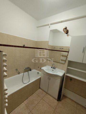 Eladó téglalakás, Veszprémben 67.9 M Ft, 2+1 szobás