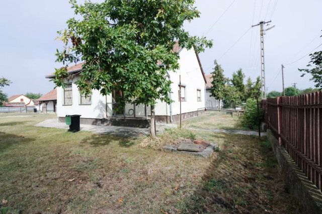 Eladó családi ház, Hortobágyon 27.5 M Ft, 4 szobás