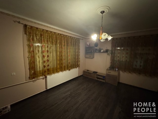 Eladó családi ház, Apátfalván 38 M Ft, 4 szobás