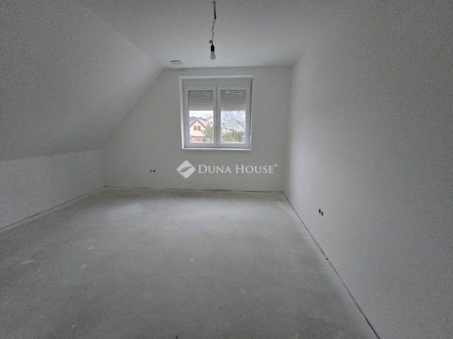 Eladó családi ház, Aranyosgadányban 98 M Ft, 7 szobás