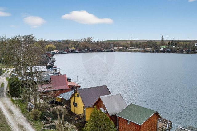 Eladó családi ház, Tatabányán 16 M Ft, 1 szobás