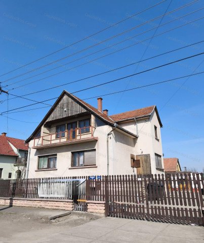 Eladó családi ház, Cegléden 85 M Ft, 8 szobás