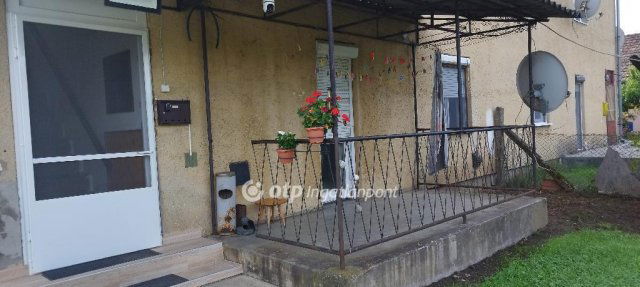 Eladó téglalakás, Fehérgyarmaton 13 M Ft, 2+1 szobás