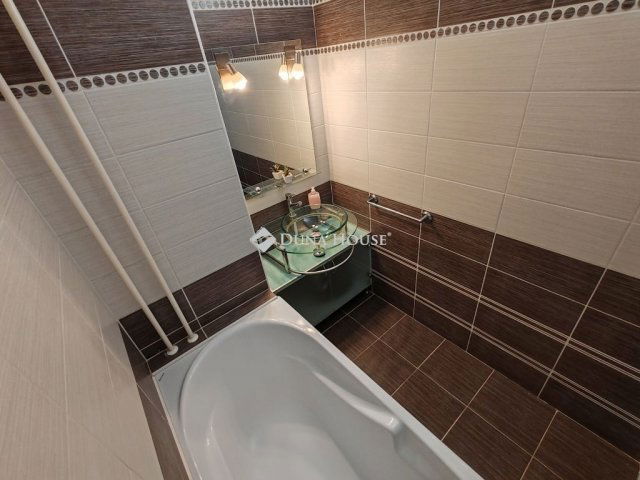 Eladó panellakás, Tatabányán 32.5 M Ft, 1 szobás